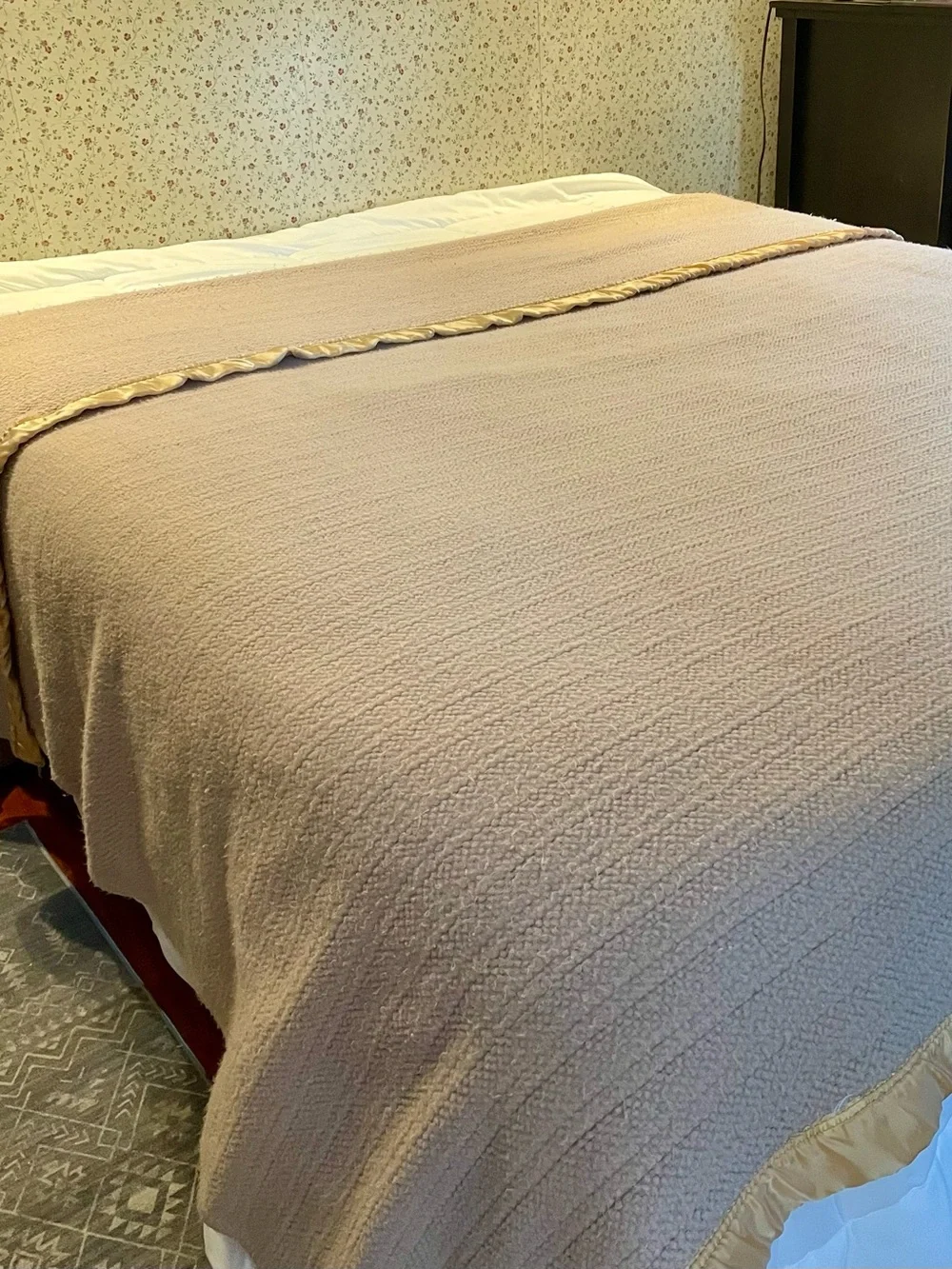 Thermal weave blanket with satin ruffle binding, full/queen size, vintage